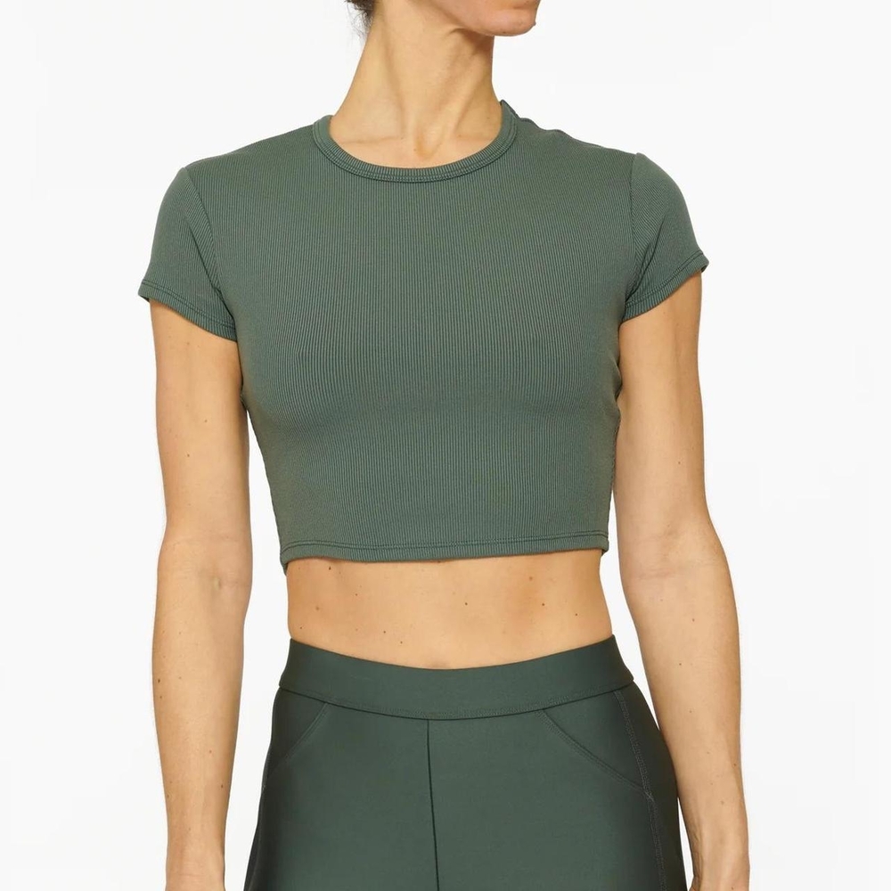 *NWOT* ALO Yoga Green Cap Sleeve Fitted Crop Top